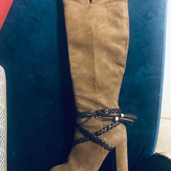 Louise et Cie Tallen boots. Woman’s size 6m/36. - Picture 5 of 8